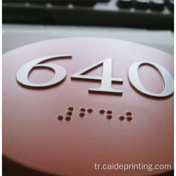 ADA Oditoryum Numarası altında Braille